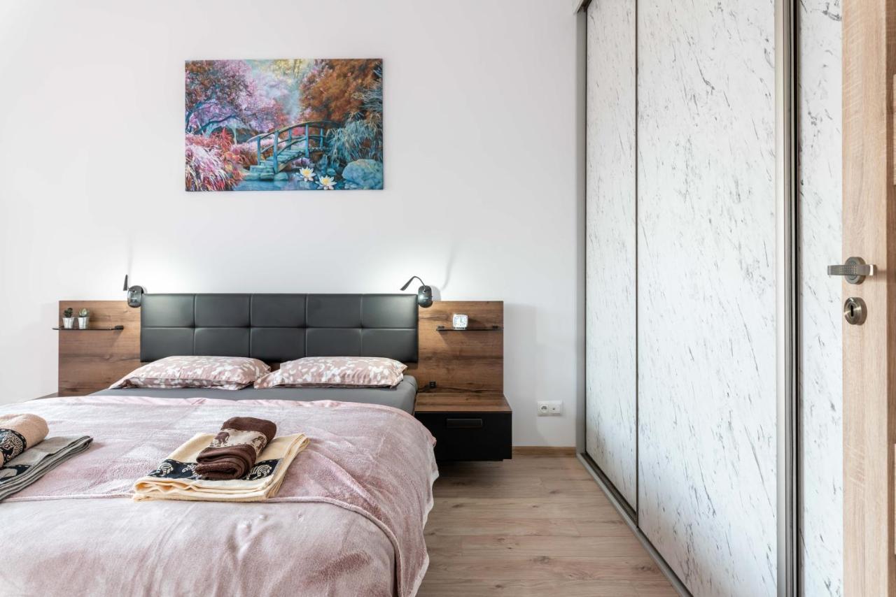 Apartwro - Apartament Przy Wyspie Slodowej, Garaz, Projektor, Rowery Appartamento Breslavia Esterno foto