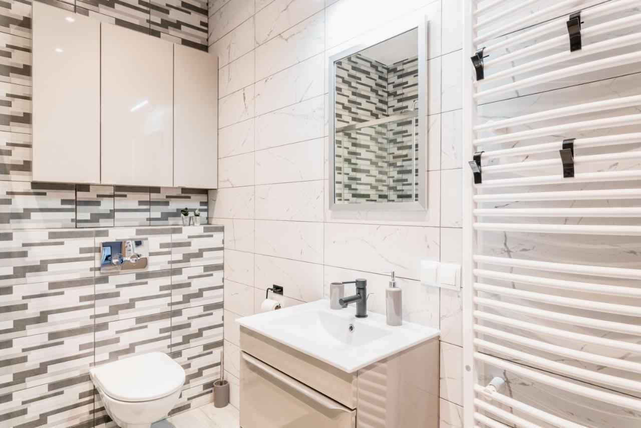 Apartwro - Apartament Przy Wyspie Slodowej, Garaz, Projektor, Rowery Appartamento Breslavia Esterno foto