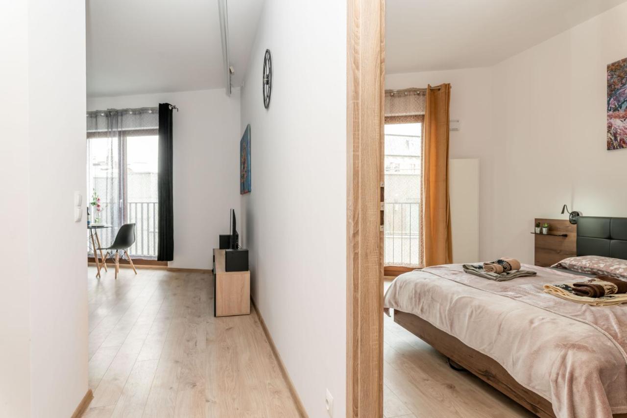 Apartwro - Apartament Przy Wyspie Slodowej, Garaz, Projektor, Rowery Appartamento Breslavia Esterno foto