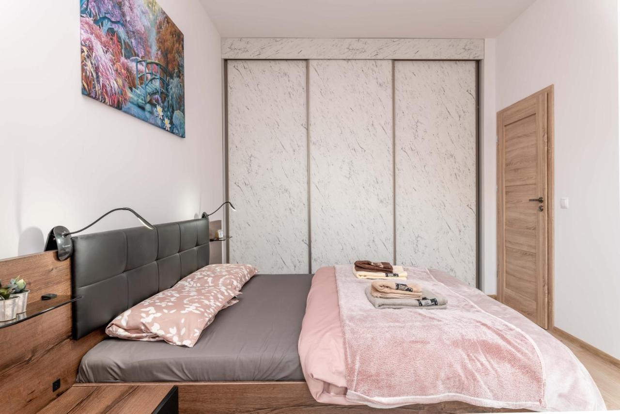 Apartwro - Apartament Przy Wyspie Slodowej, Garaz, Projektor, Rowery Appartamento Breslavia Esterno foto
